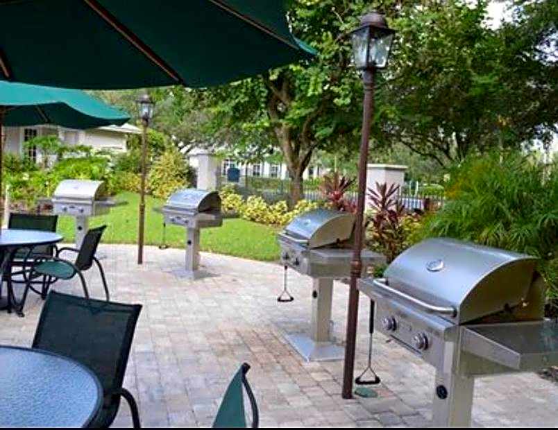Lely-Best of Beautiful Naples Free golf from May 15-October 15