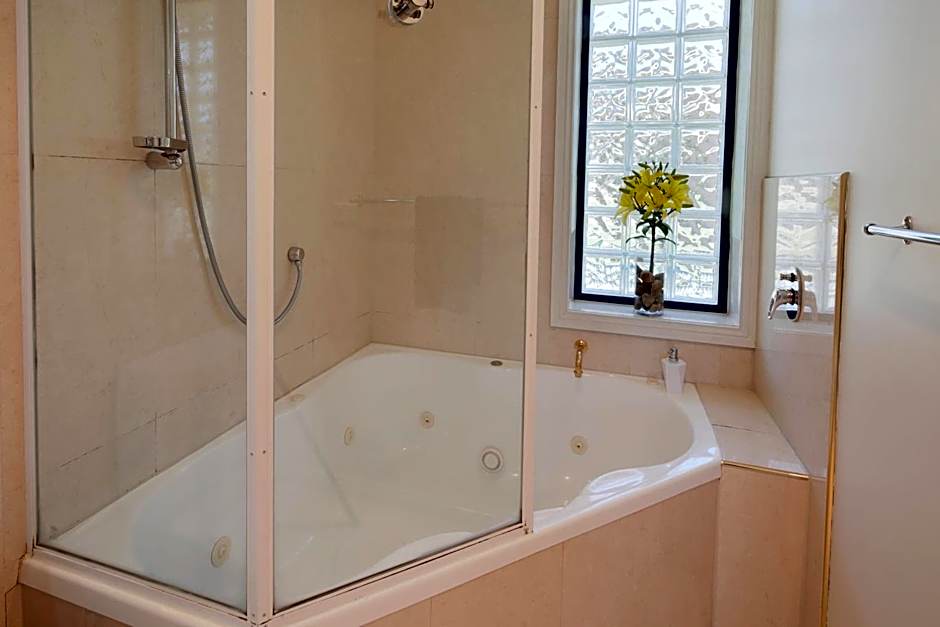 Georges Bay Apartments