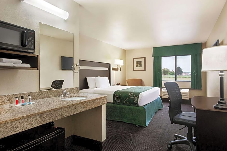 Travelodge by Wyndham Livonia