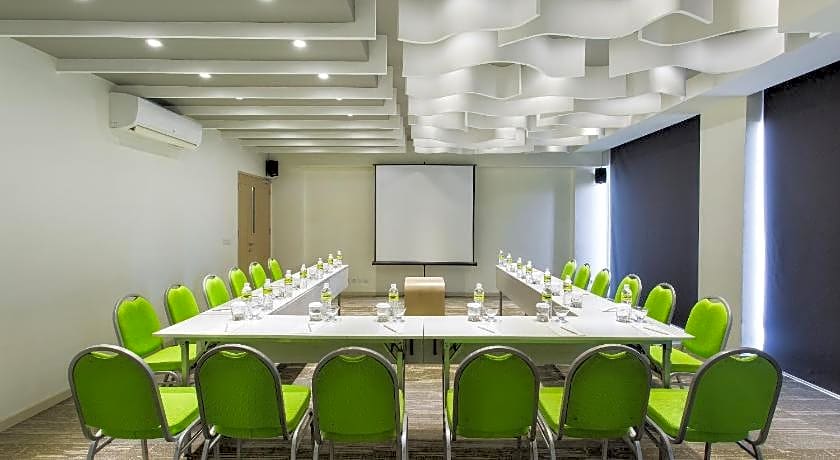 Maxonehotels At Bukit Jimbaran