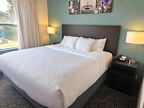 King Room with Spa Bath