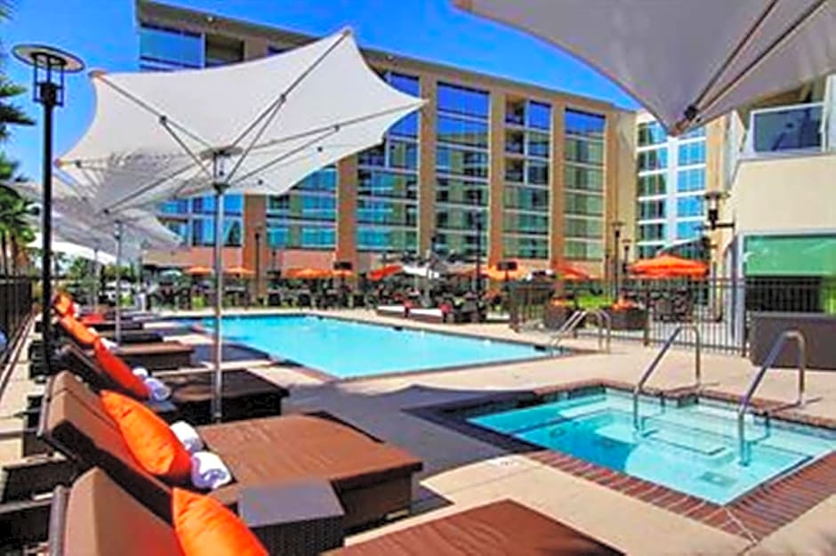 University Plaza Waterfront Hotel