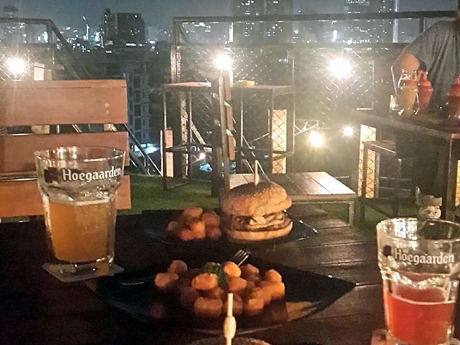 OYO 796 Paradise Sukhumvit Hotel