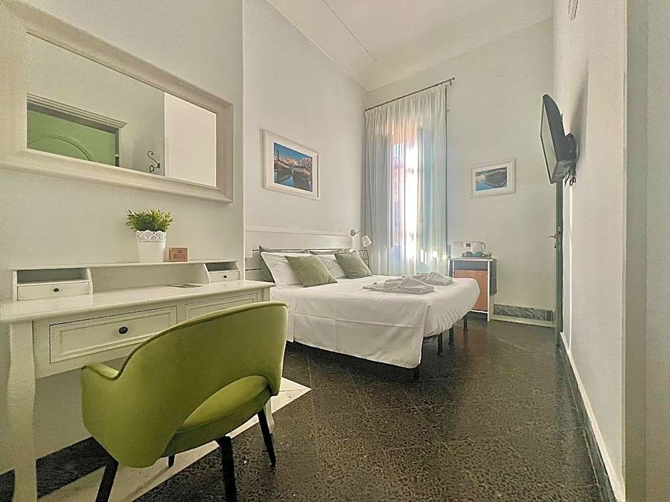 Photo 1 of 5 of 1 Double Bed or 2 Beds, Balcony