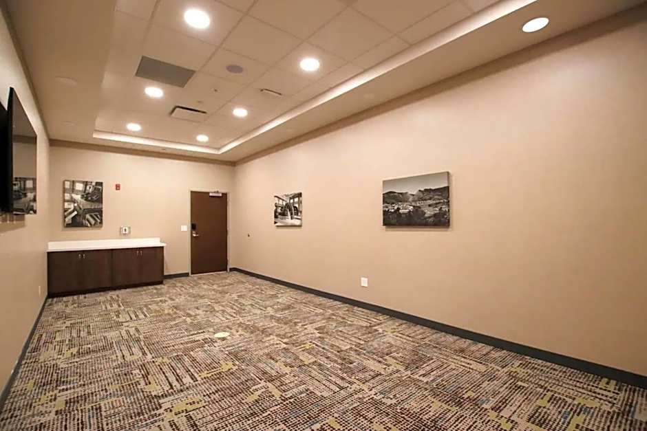 Hampton Inn By Hilton Lead