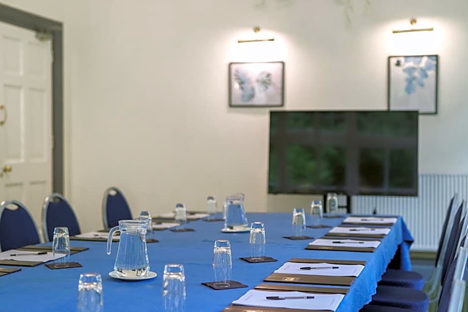 Woodland Manor Hotel