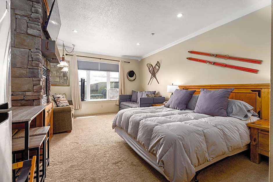 King Suite - 4 Guest - Hot Tub - Pool - Free Shuttle - Cedar Breaks Lodge