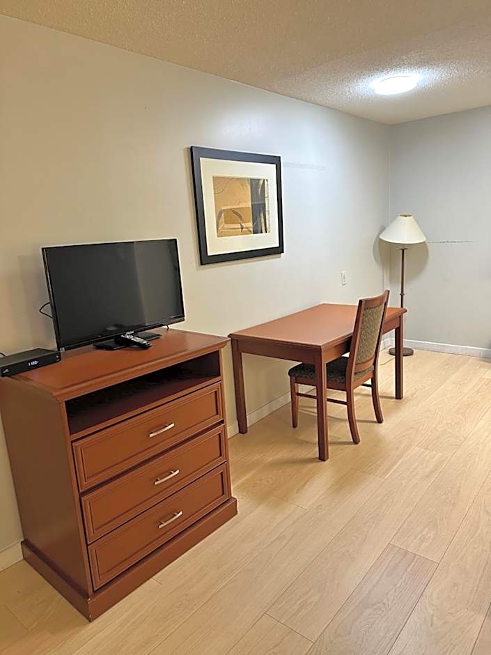 Travelodge by Wyndham Langley City