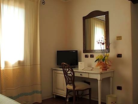 Double Room (1 Adult)