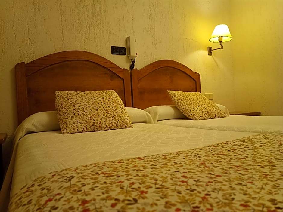 hostal Decerca Prádena