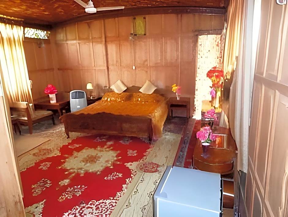 Alif Laila Group of Houseboat