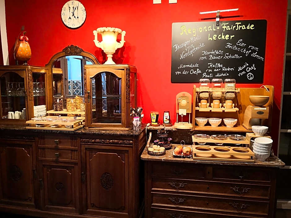 UNO Hotel Chapeau Noir - Free Parking