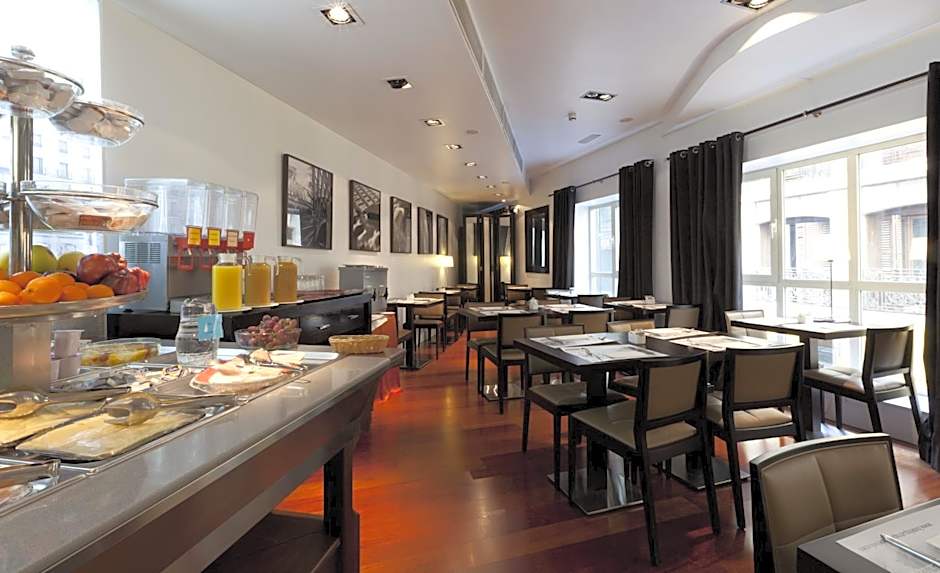 Quatro Puerta Del Sol