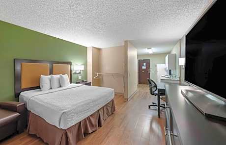 Queen studio with 1 Queen Bed - Disability Access/Non-Smoking