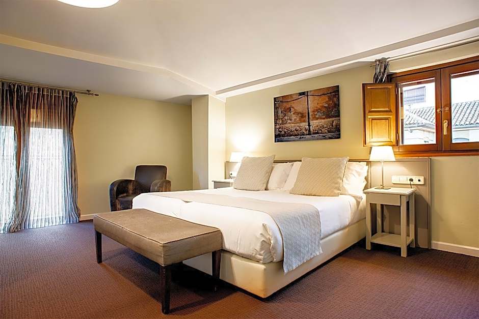 Ikonik Plaza Mercado