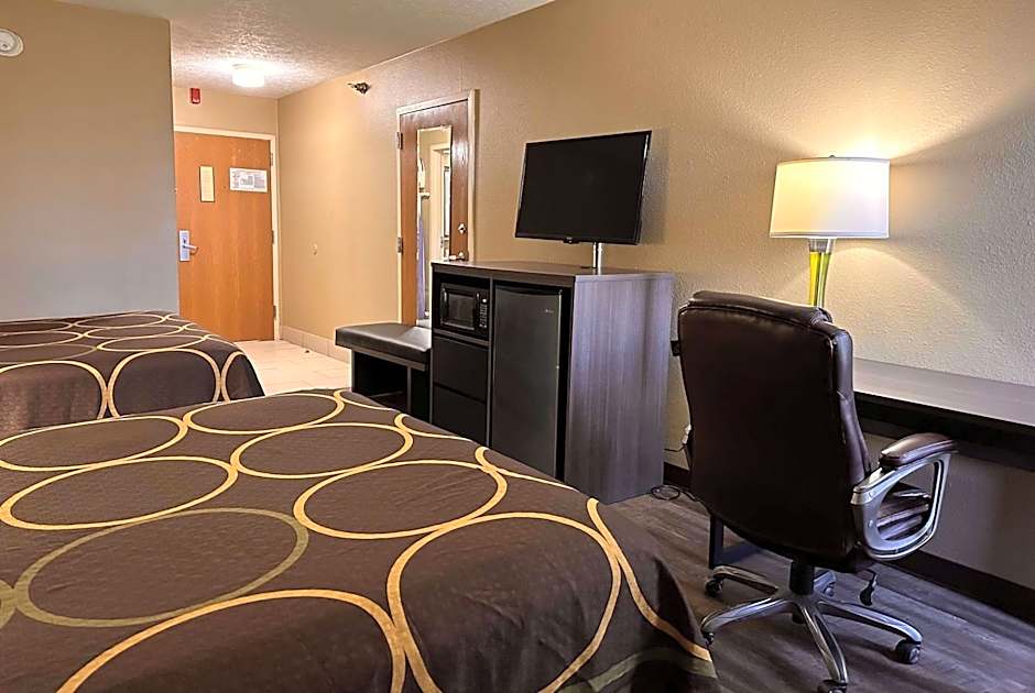 Super 8 by Wyndham Bellefontaine