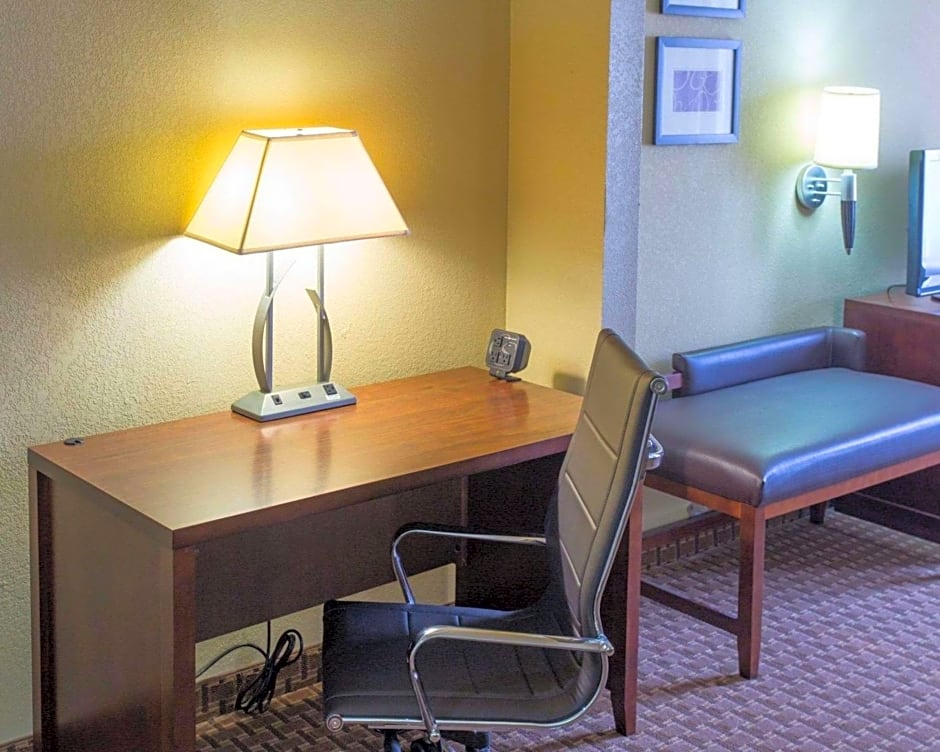 Comfort Suites Port Allen - Baton Rouge