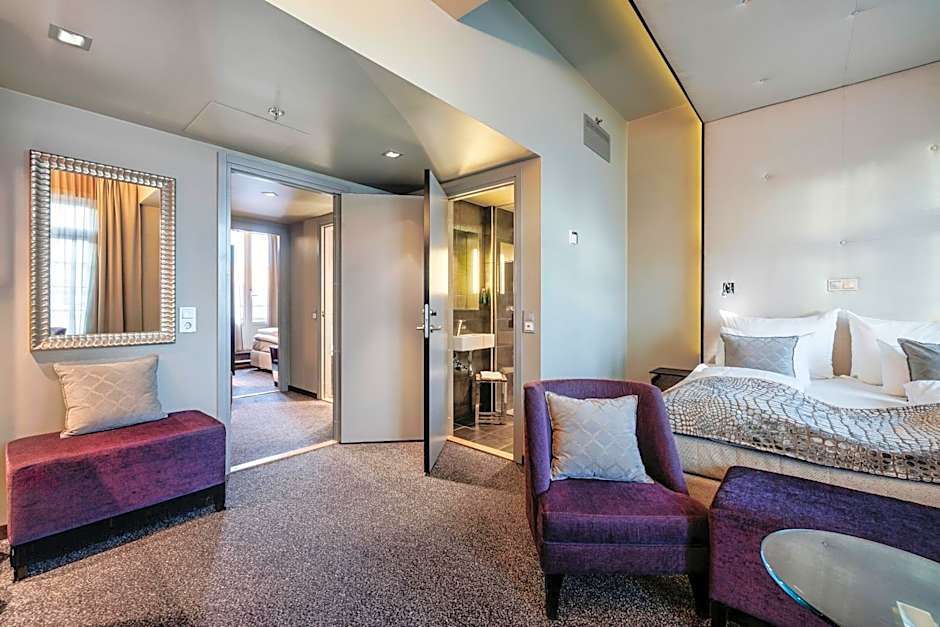 Home Hotel Folketeateret