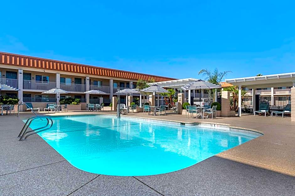 Best Western Plus Hilltop Inn