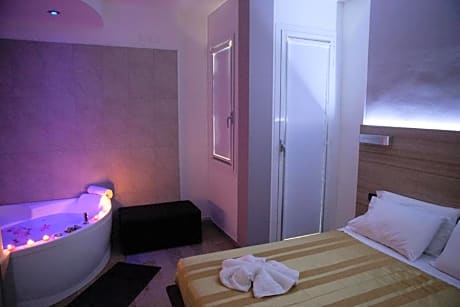 Deluxe Suite (2 Adults +3 Children)