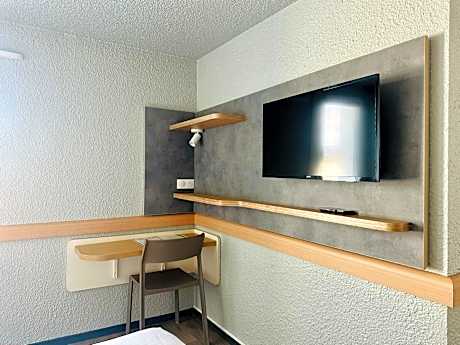 Family Room with One Double Bed and Two Single Bed