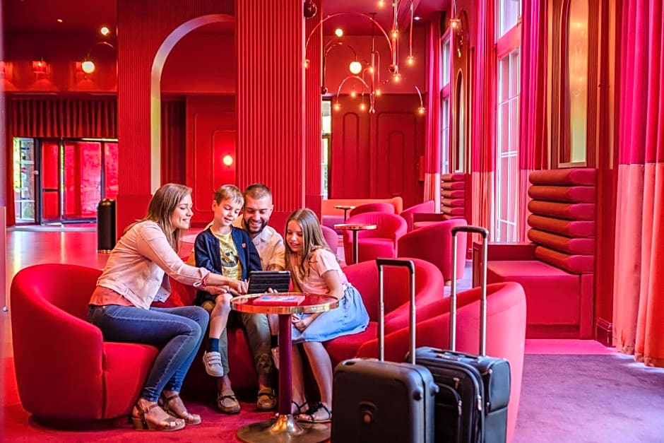 Grand Magic Hotel