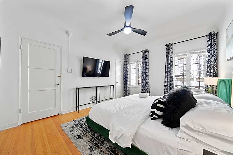 Cozy Retreat near Beverly Hills Parking, Laundry, Parking