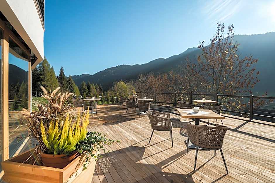 Les Dolomites Mountain Lodges