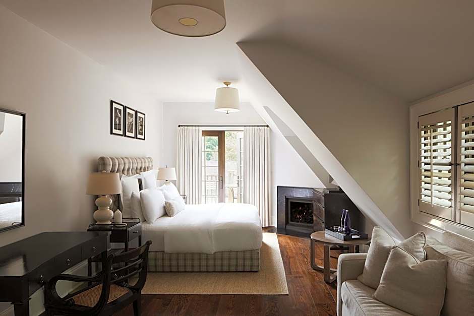 Photo 1 of 2 of Deluxe 1 King Bed