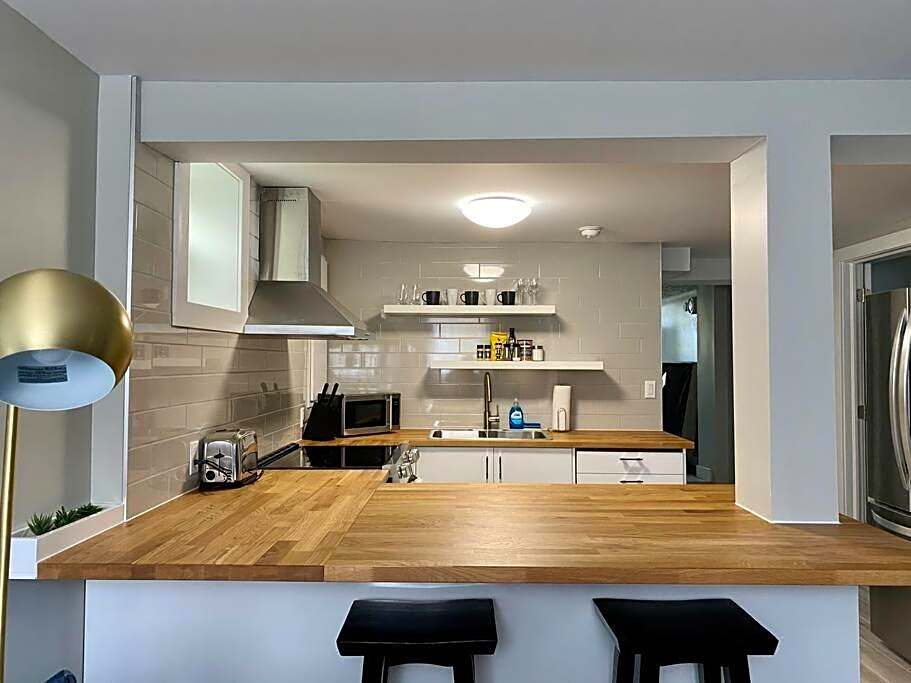 Hidden Getaway, BSMT with Back Yard