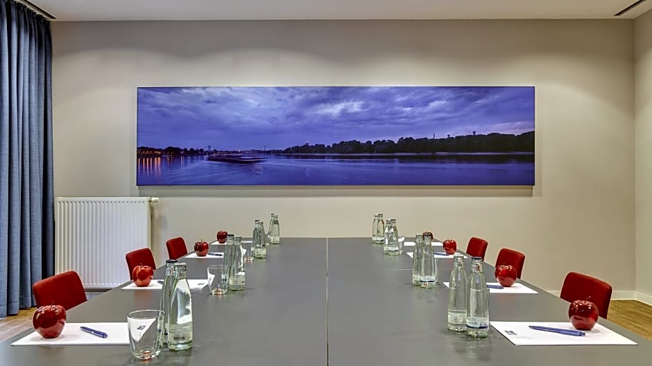 Holiday Inn Express Cologne Troisdorf By IHG