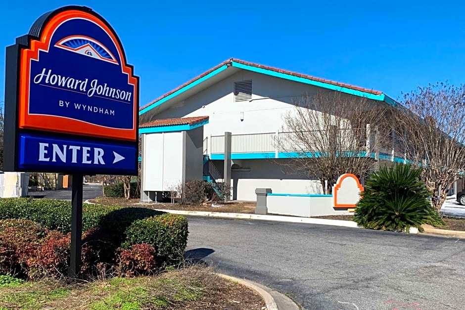 Howard Johnson by Wyndham Columbus Fort Benning