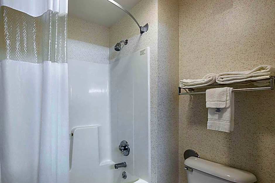 Quality Inn & Suites Belmont - Platteville