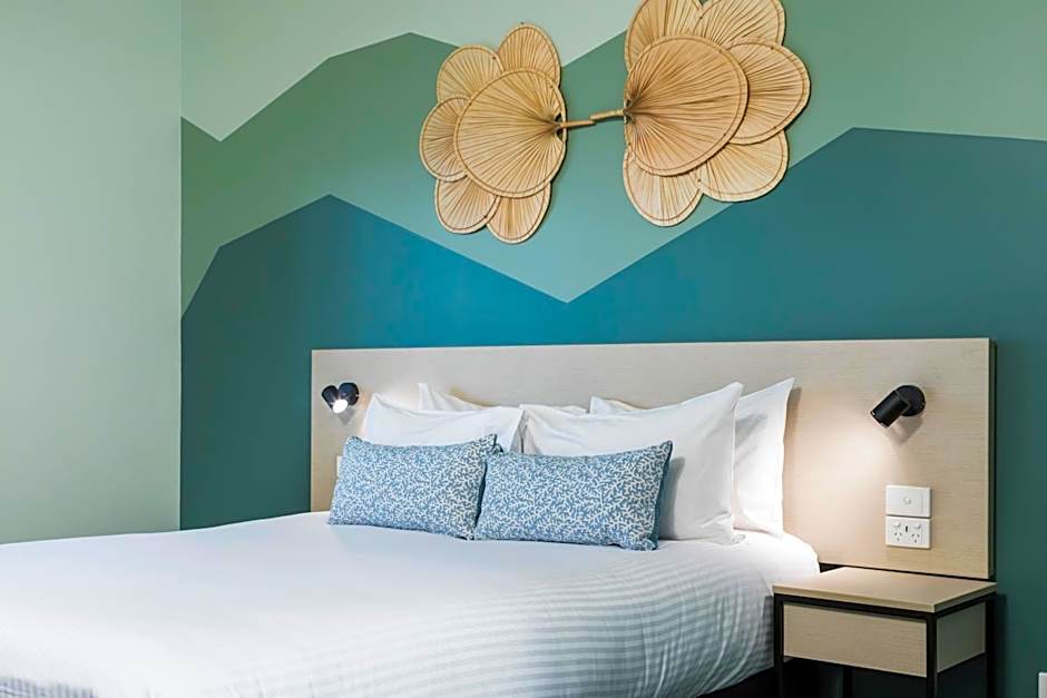 Nightcap at Atherton Hotel