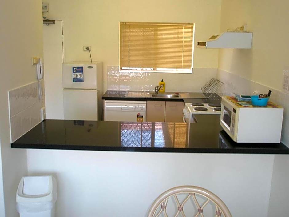 Tradewinds McLeod Holiday Apartments