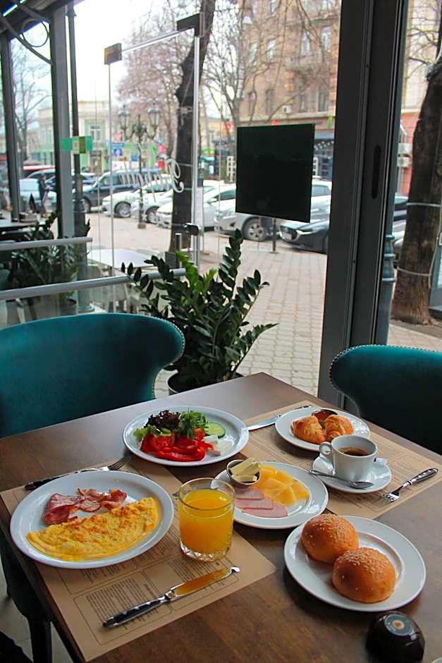 Frapolli Hotel on Deribasivska street