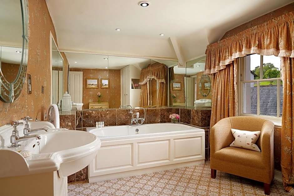 Summer Lodge Country House Hotel