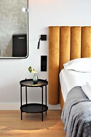 Patio Riverfront Aparthotel