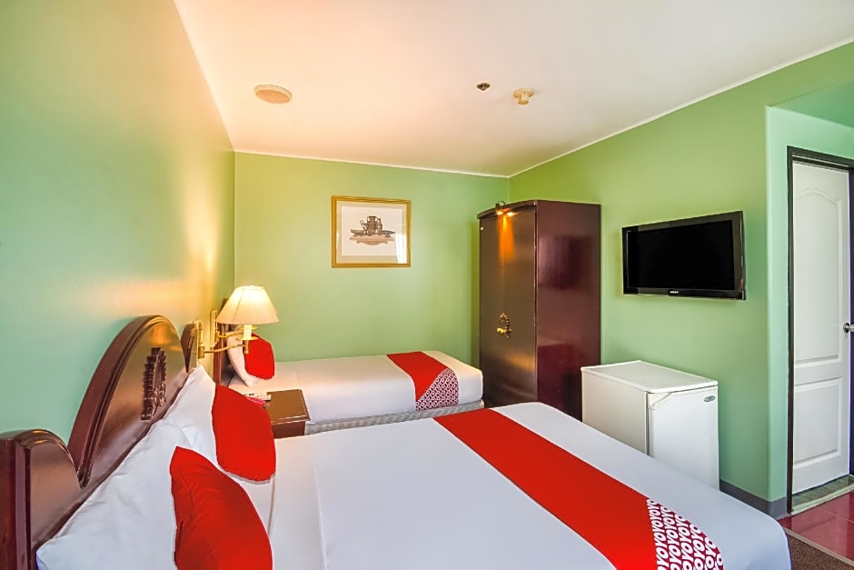 OYO 227 Palladium Suites Hotel