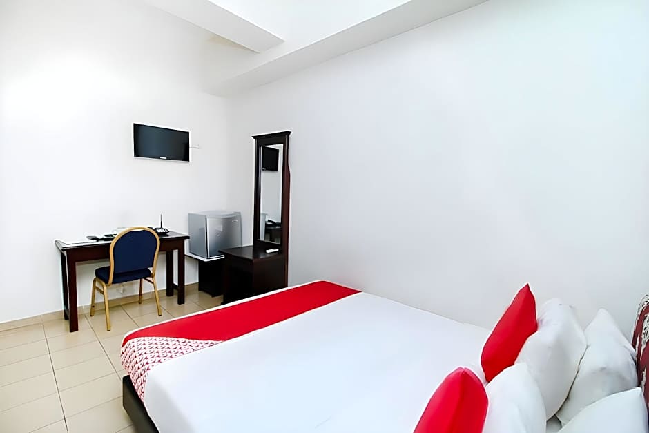 Green Palace Inn