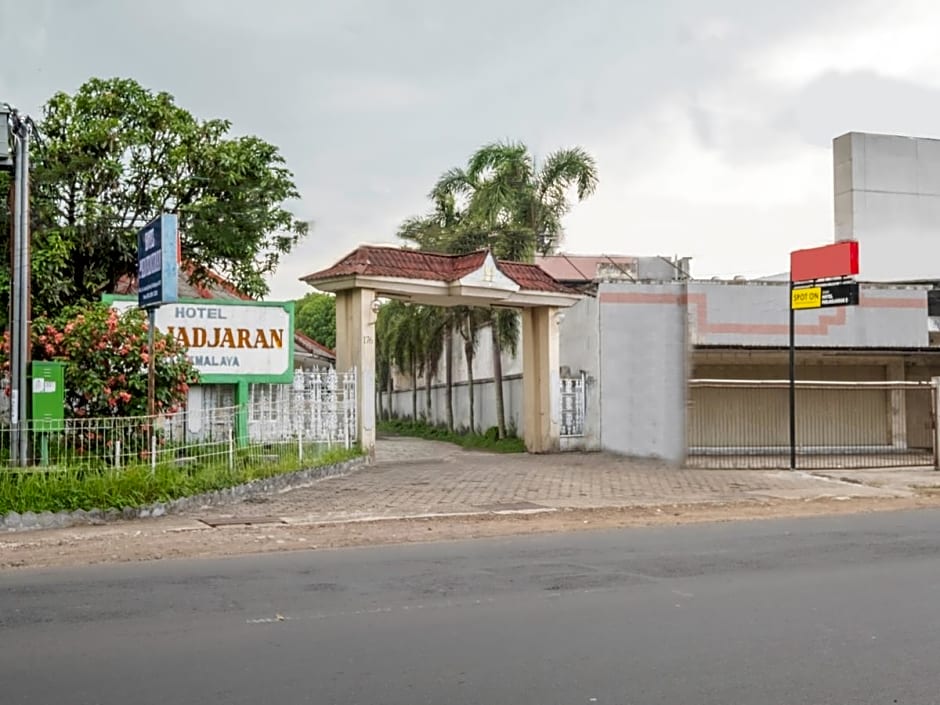 SPOT ON 2341 Hotel Padjajaran 2