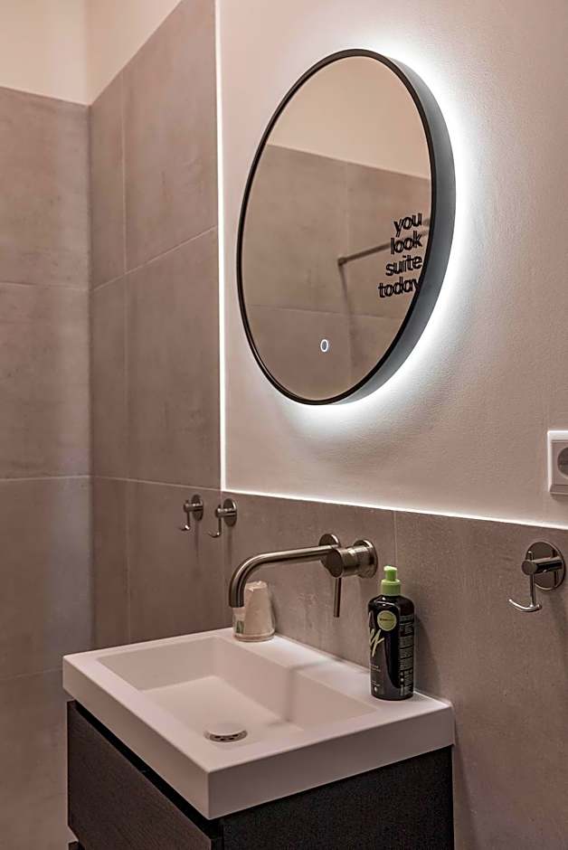 Limehome The Hague Keizerstraat