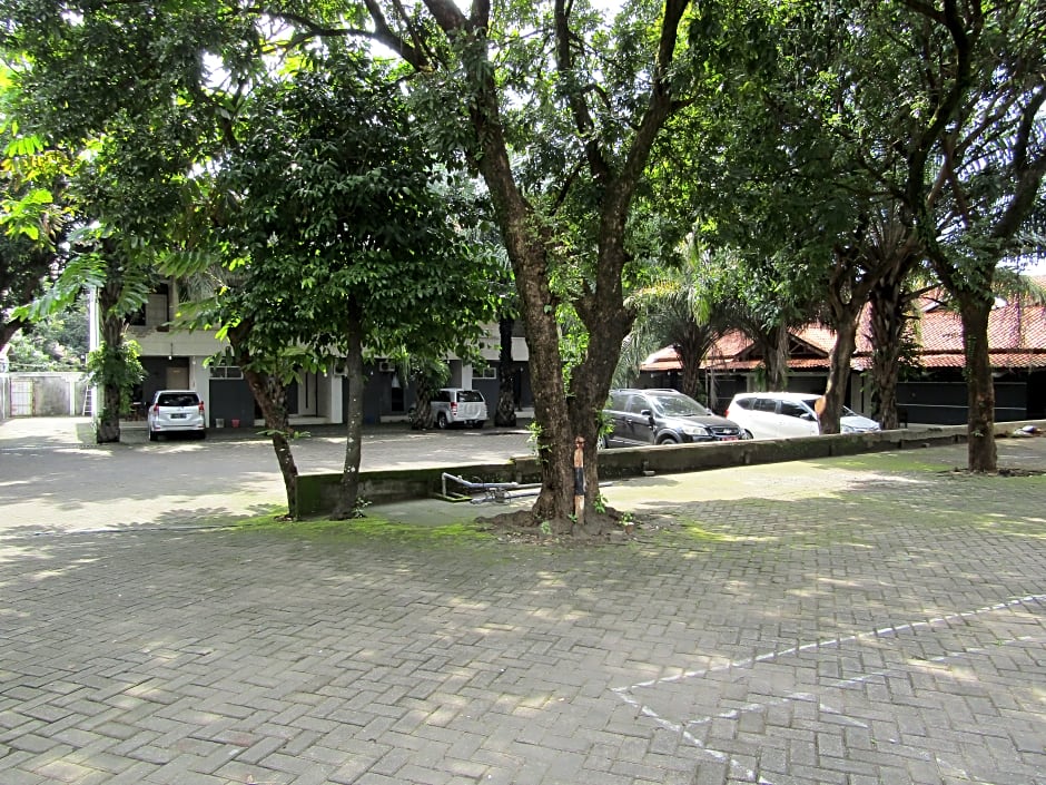 Hotel Kencana Jaya by ZUZU