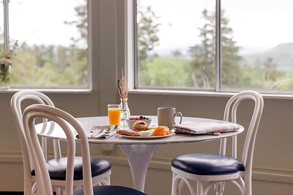Apple Tree Inn – Lenox, MA