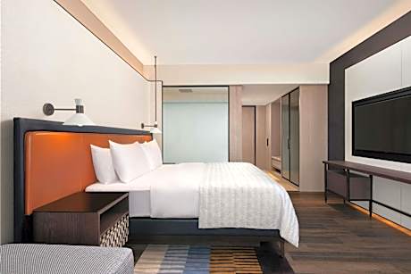 Club King Room with City View