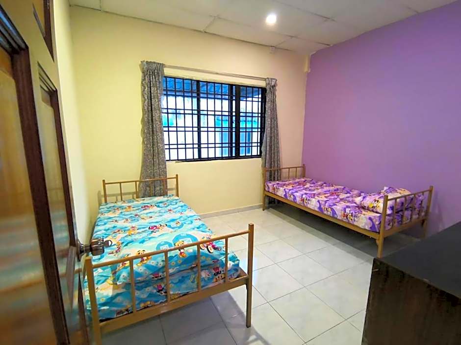 Cosy Homestay Ulu Tiram - Room only