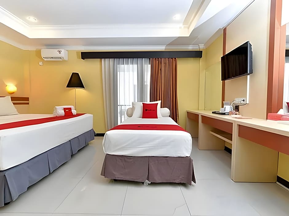 RedDoorz Plus near Mall Bali Galeria 2