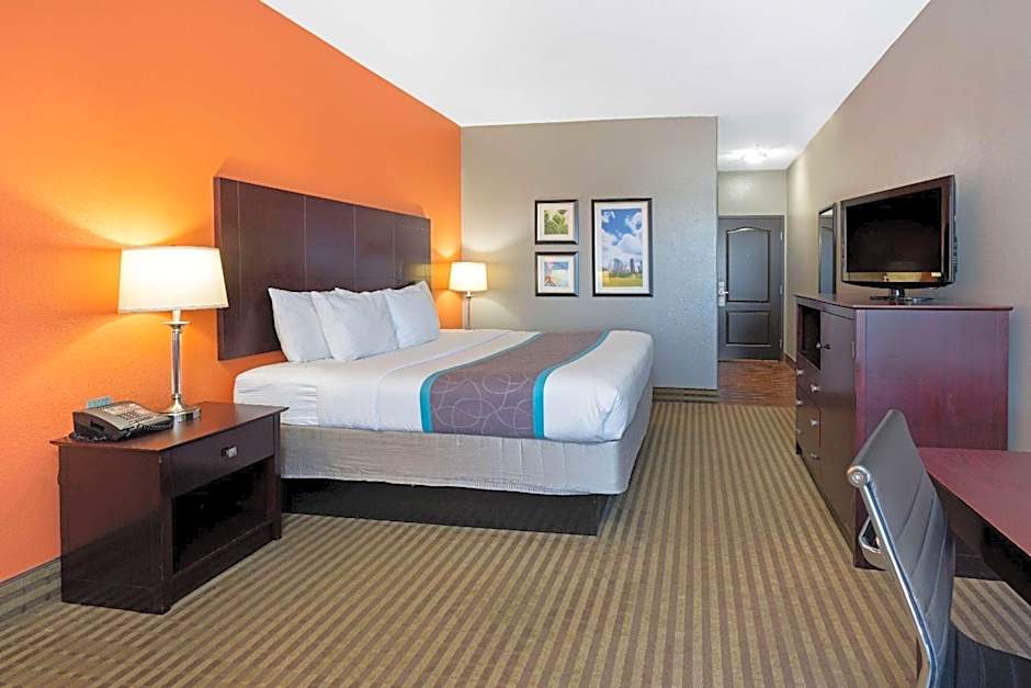 La Quinta Inn & Suites by Wyndham Bush Intercontinental Airport East