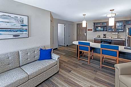 1 Queen 1 Bedroom Suite Sofa Bed