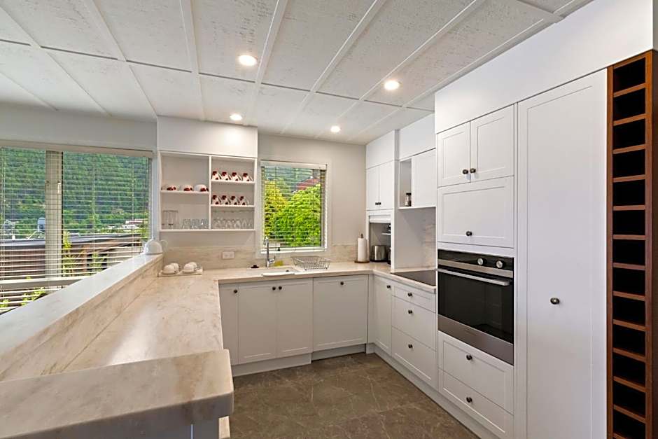 Queenstown House Bed & Breakfast and Apartments